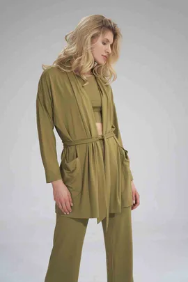 Lekka narzutka damska - narzuta damska jasnooliwkowa M750 rozmiar L/XL
